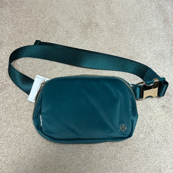 NWT Lululemon Velour Everywhere Belt Bag - Picture 8 of 10